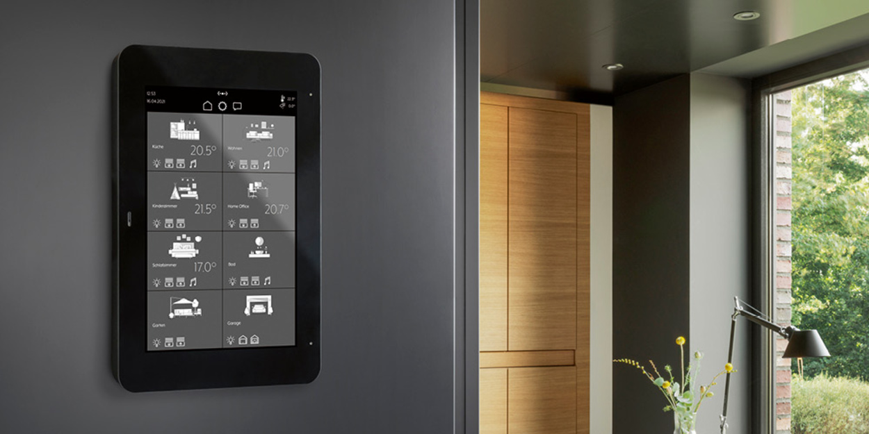 JUNG Smart Panel 8 bei Elektrotechnik Kreher GmbH in Frankfurt